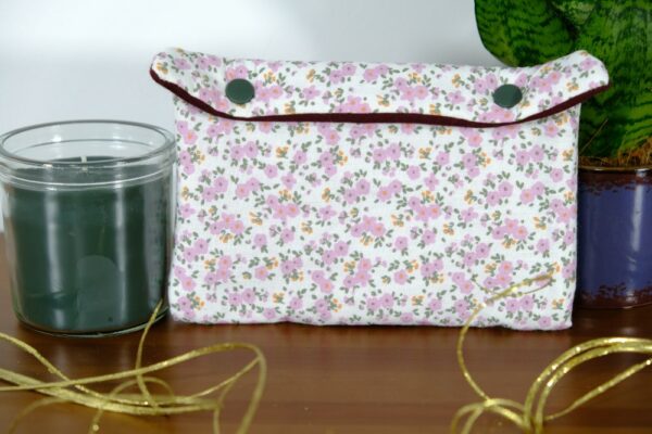 Pochette molletonnée petit format à fleurs roses – Image 3