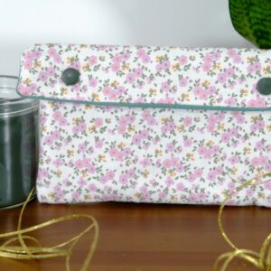 Pochette molletonnée petit format à fleurs roses