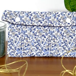 Pochette molletonnée petit format à fleurs bleu