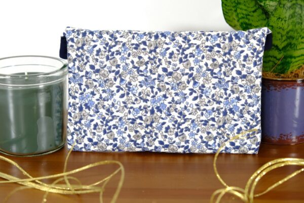 Pochette molletonnée petit format à fleurs bleu – Image 2