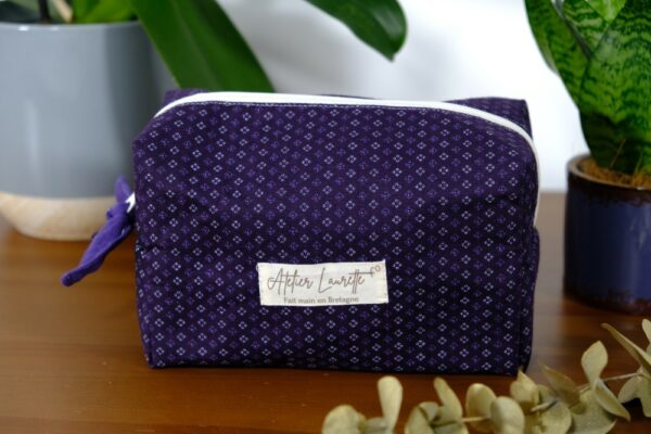 Trousse de toilette petit format violette à motifs losanges
