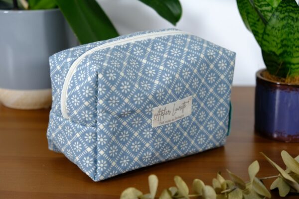 Trousse de toilette petit format Bleu à motifs losange – Image 2