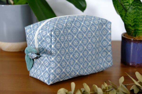 Trousse de toilette petit format Bleu à motifs losange – Image 3