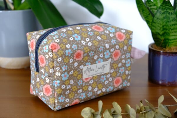 Trousse de toilette petit format à Fleurs roses – Image 2