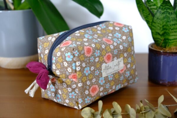 Trousse de toilette petit format à Fleurs roses – Image 4