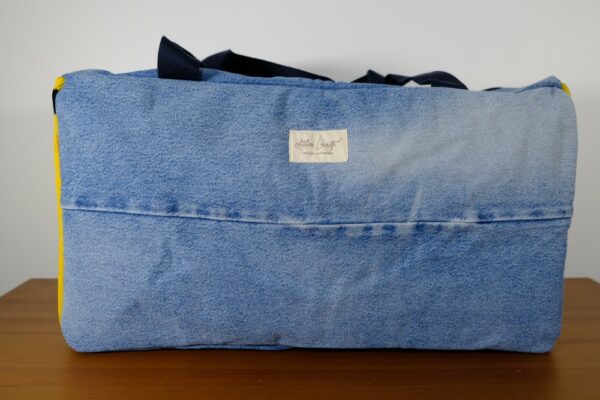 Grand sac de voyage en jean bleu upcyclé