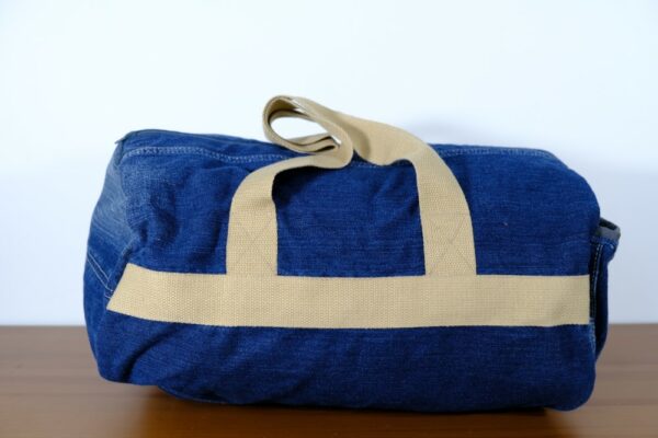 Sac polochon en jean upcyclé bleu marine