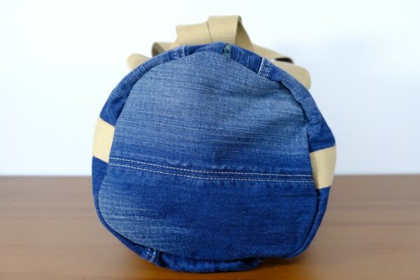Sac polochon en jean upcyclé bleu marine – Image 3