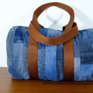 Sac polochon en patchwork de jeans upcyclés