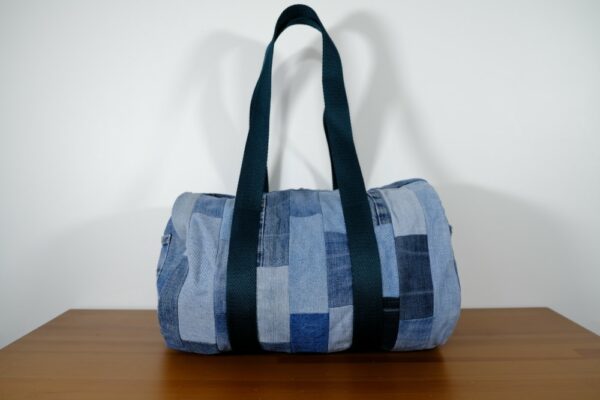 Sac polochon en jean upcyclé bleu délavé