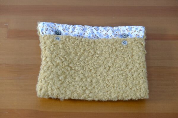 Pochette molletonnée petit format beige – Image 3