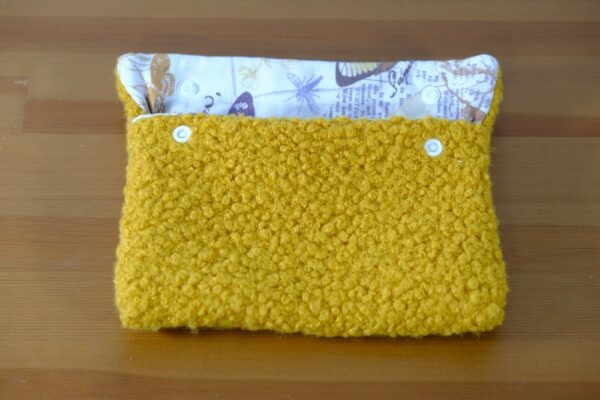 Pochette molletonnée petit format jaune moutarde – Image 3