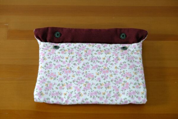 Pochette molletonnée petit format à fleurs roses – Image 5