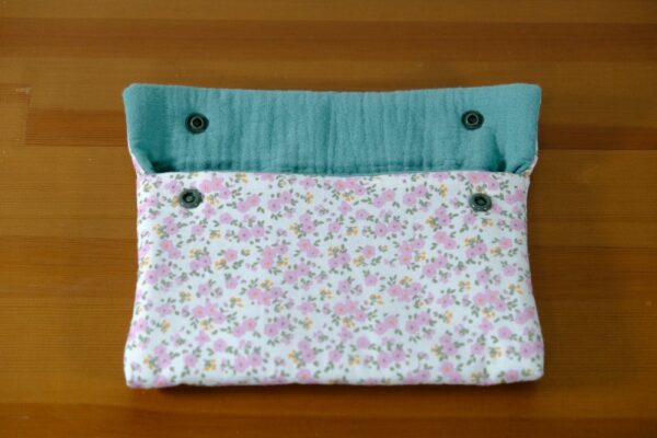Pochette molletonnée petit format à fleurs roses – Image 6