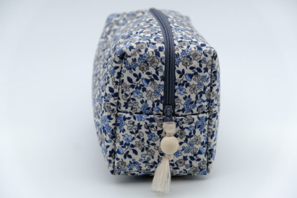 Trousse de toilette petit format Bleue à fleurs – Image 2