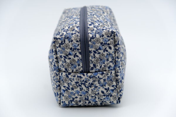 Trousse de toilette petit format Bleue à fleurs – Image 4