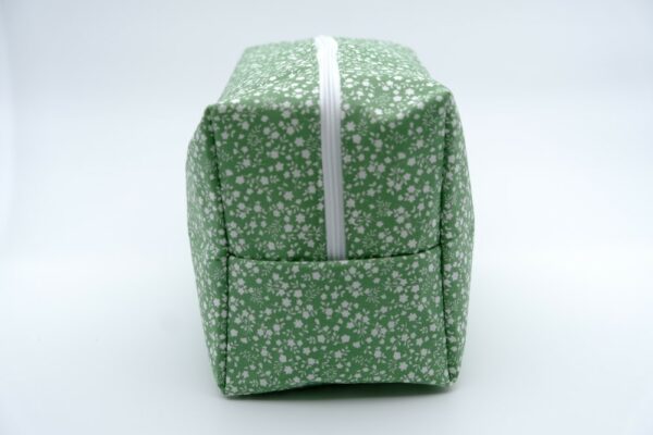 Trousse grand format verte à fleurs blanches – Image 3