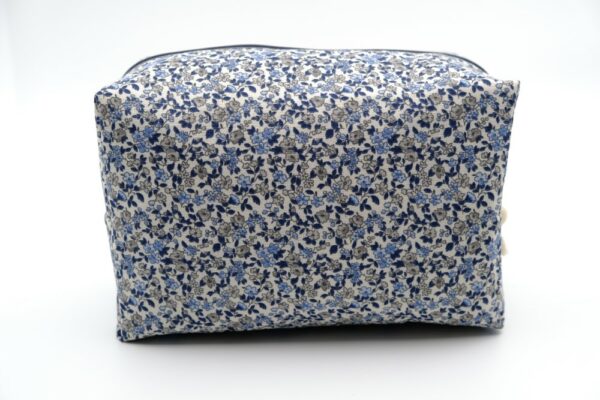 Trousse grand format à fleurs bleues et grises – Image 3