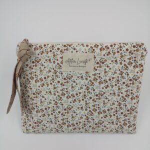 Pochette molletonnée grand format en velours blanc à fleurs