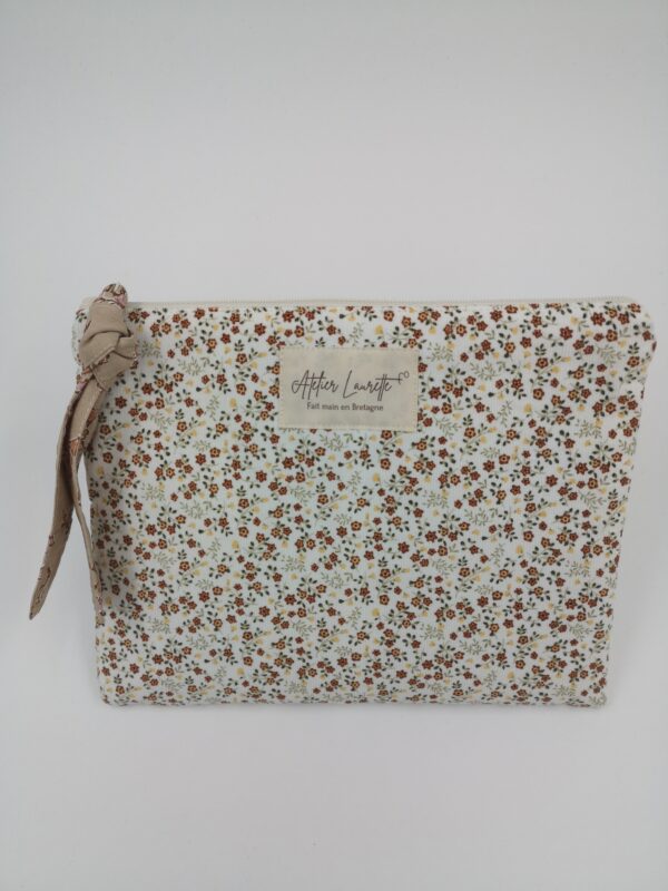 Pochette molletonnée grand format en velours blanc à fleurs