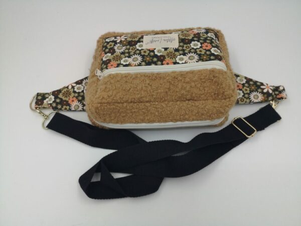 Sac banane en bouclette beige – Image 2